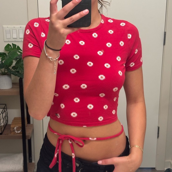 Hollister Tops - Hollister Red Daisy Print Tie Crop Top